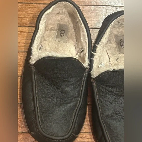 UGG Ascot Men's Leather Slipper, Size 11EEE- Espresso